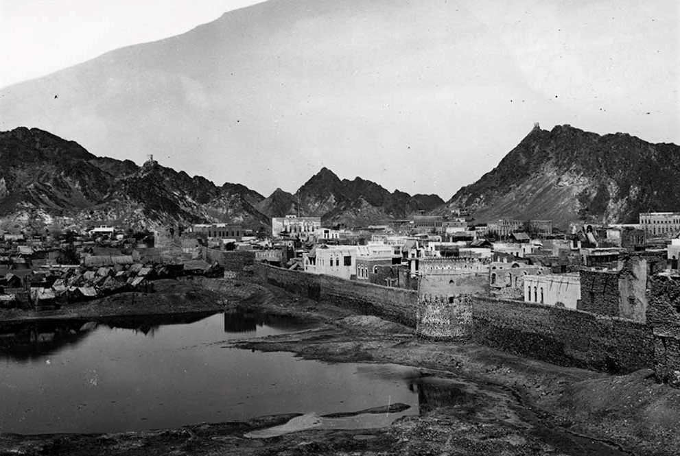 Оман начала прошлого века. Но почти также он выглядел вплоть до 1970 года. Автор фото Герман Бурхардт. Источник