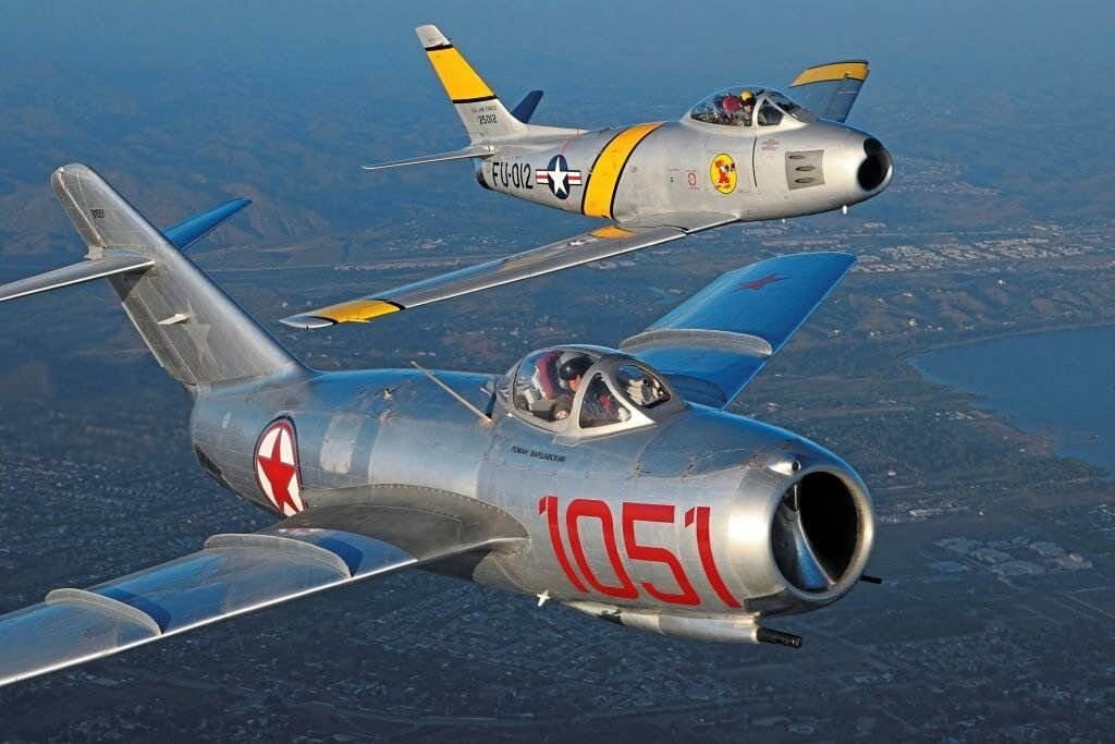 Миг 15. F86 Sabre Корея. F 86 Sabre и миг 15. Миг 15 и Сейбр. Mig-15 f-86.