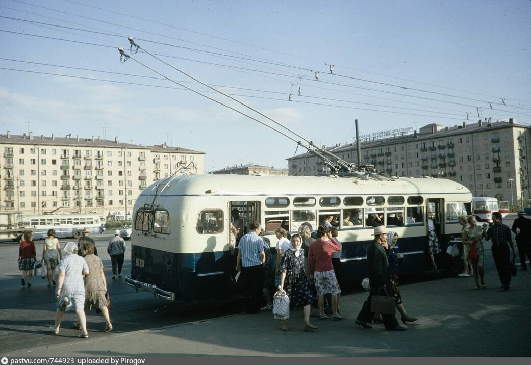 Метро университет старые