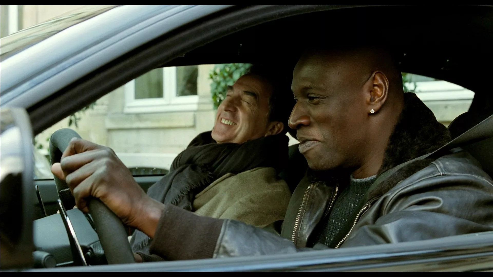 1 1 рейтинг кинопоиск. Омар си Дрисс. 1+1 Неприкасаемые. Intouchables (2011).