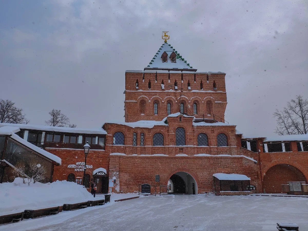 Центральная укрепленная часть города обнесенная крепостными стенами с башнями как называется