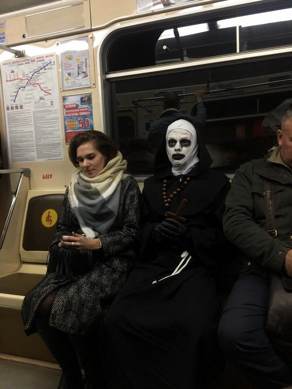 пассажиры метро