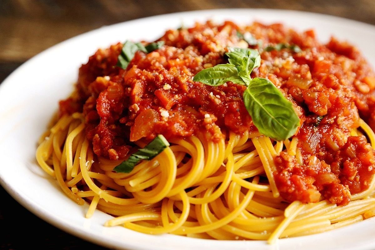 Вкусный соус для пасты. Фетучини болоньезе. Спагетти баланьез. Мафальдине болоньезе. Спагетти с соусом Болонез.