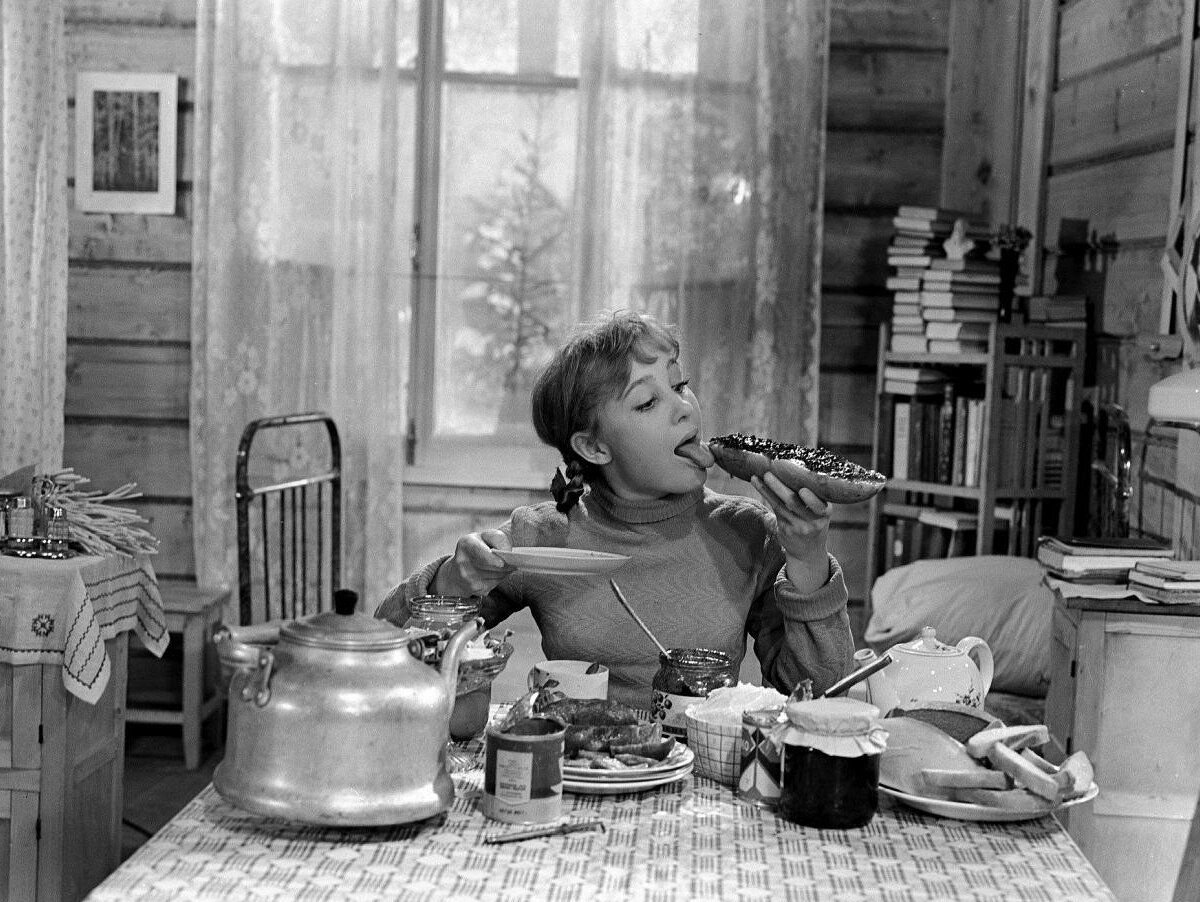 Тося сокращение от какого. Надежда румянцева тося. Тося кислицына полное имя. Тося сокращение от какого. Надежда румянцева девчата.