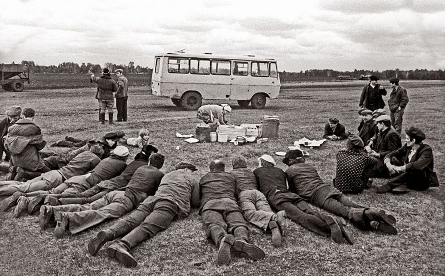 Ситуация ссср. Обед в колхозе. Колхоз 80-х. Колхозы в 90-е годы. Жизнь в колхозе.