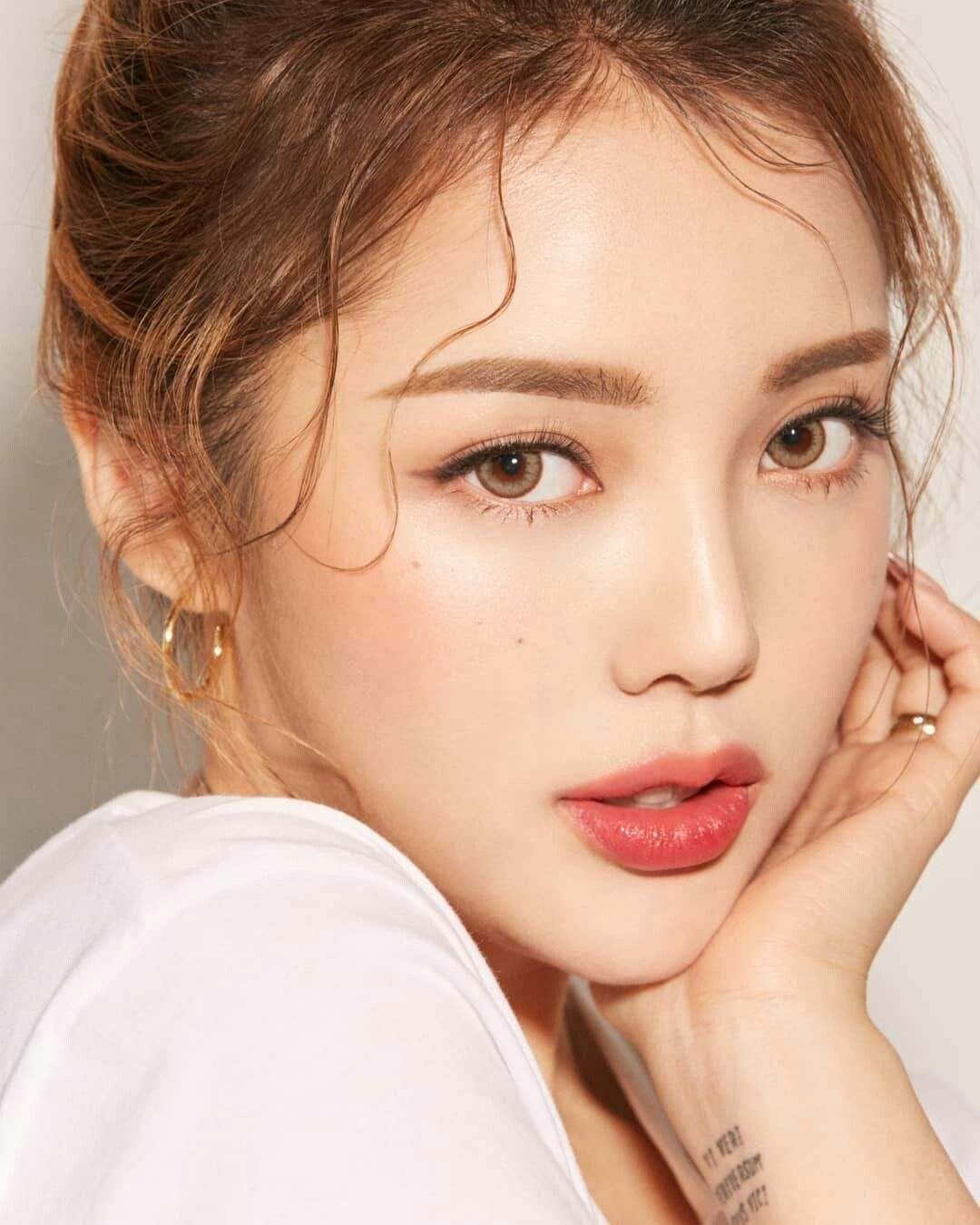 Корейский макияж. Park Hye min Pony. Корейский макияж Pony Makeup. Бейби фейс в Корее. Пони корейский визажист.