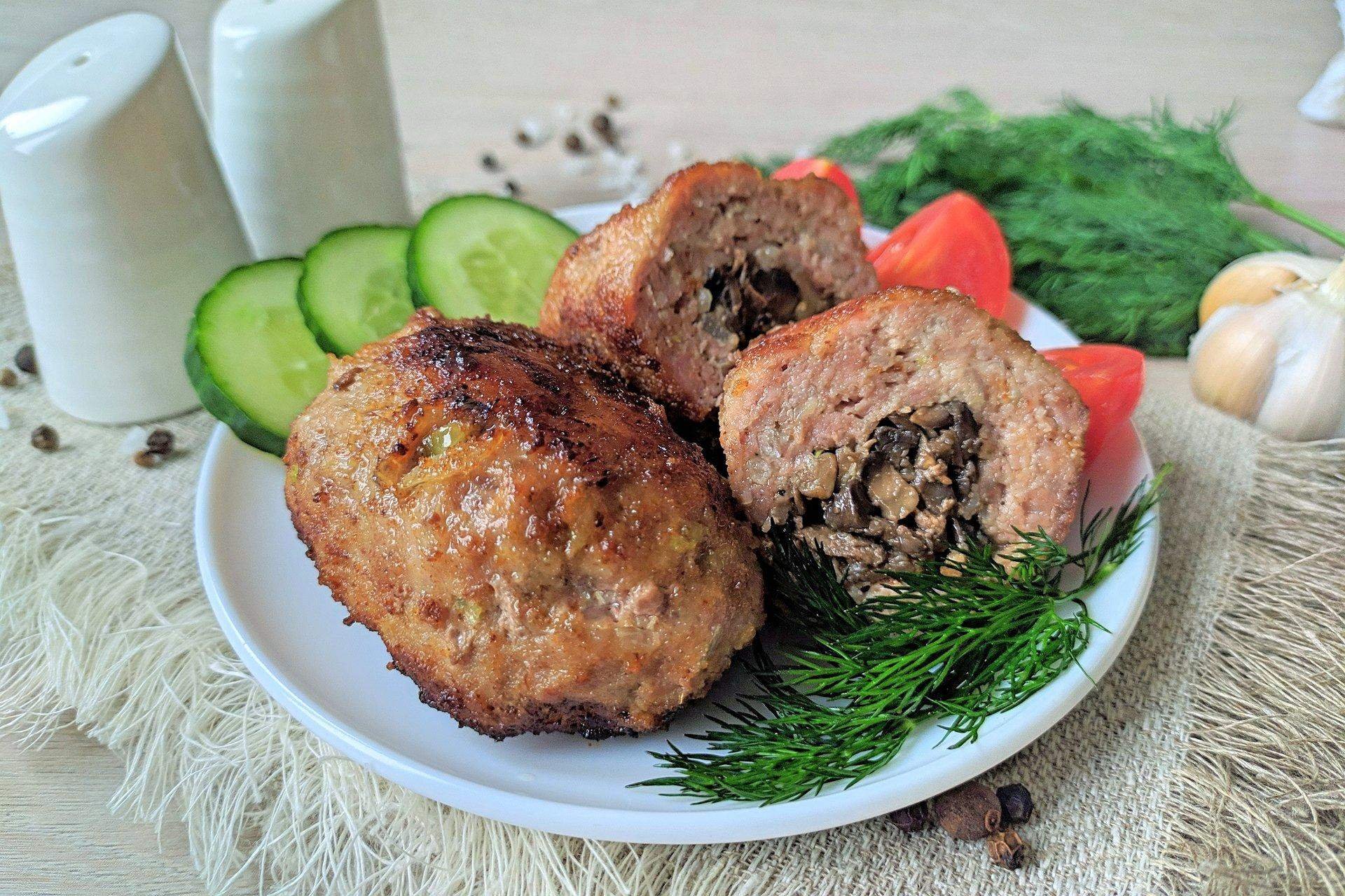 Зразы мясные с грибами и сыром. Зразы с грибами. Зразы мясные. Рисовые зразы с грибами. Зразы мясные с начинкой.