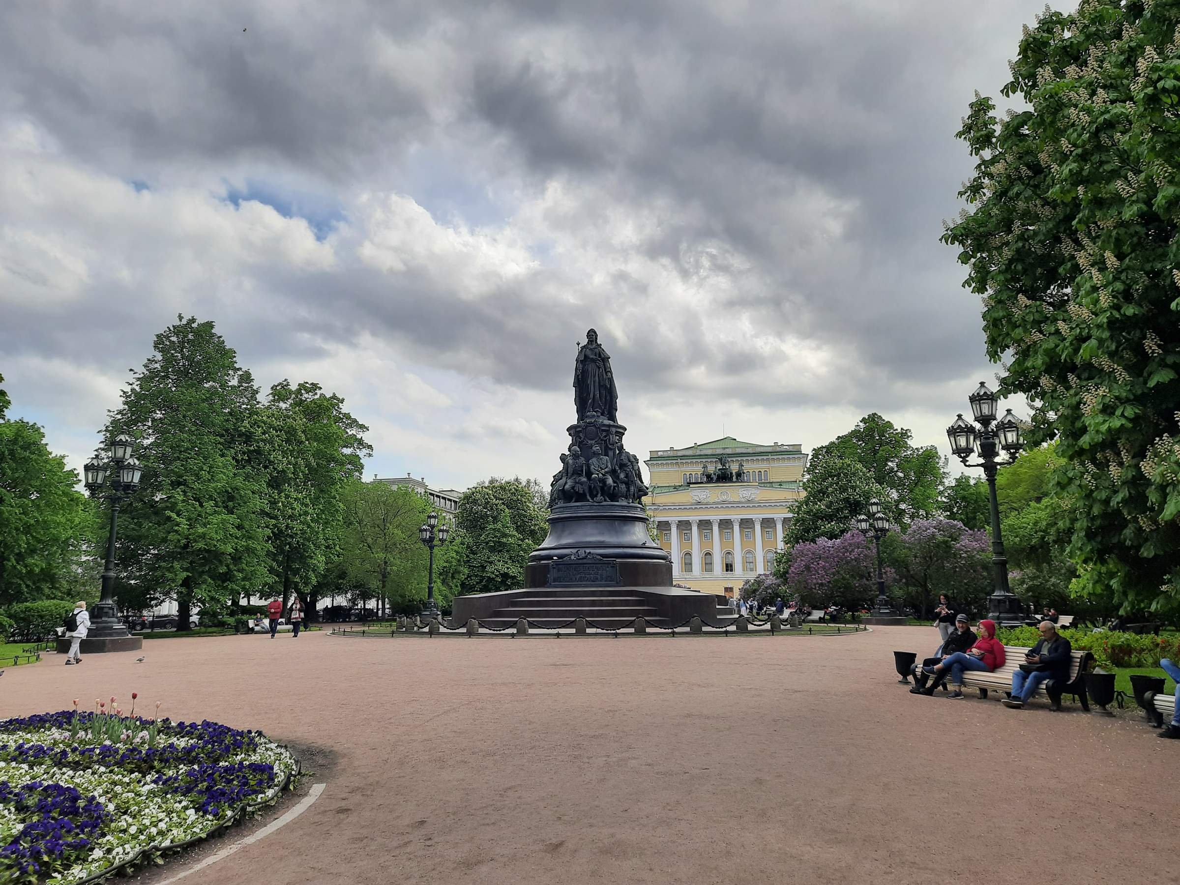 Площадь островского