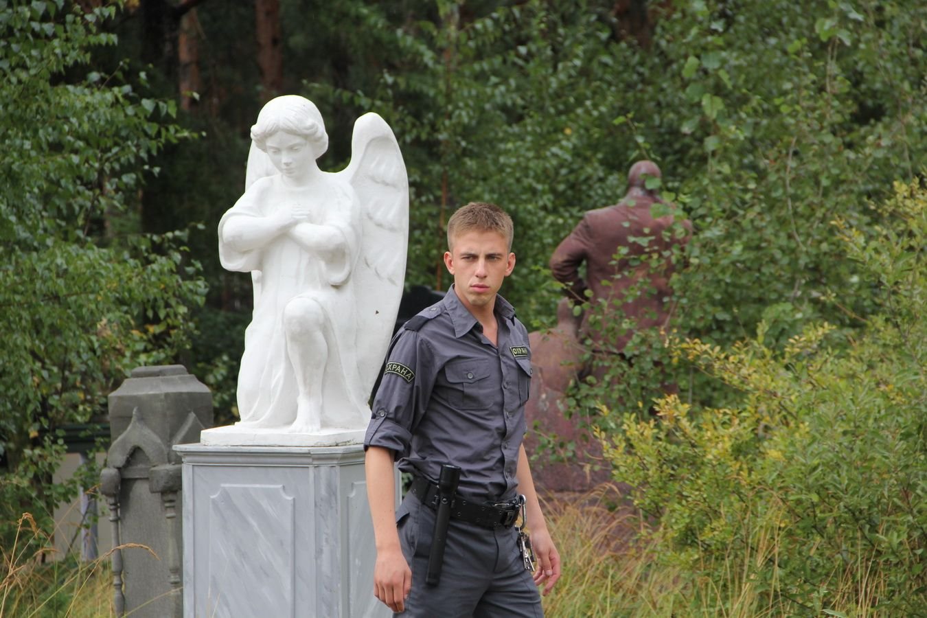 Человек в пали. Парень с нашего кладбища фильм 2015. Александр паль парень с нашего кладбища. Полина Шашуро парень с нашего кладбища. Кристина Казинская парень с нашего кладбища.