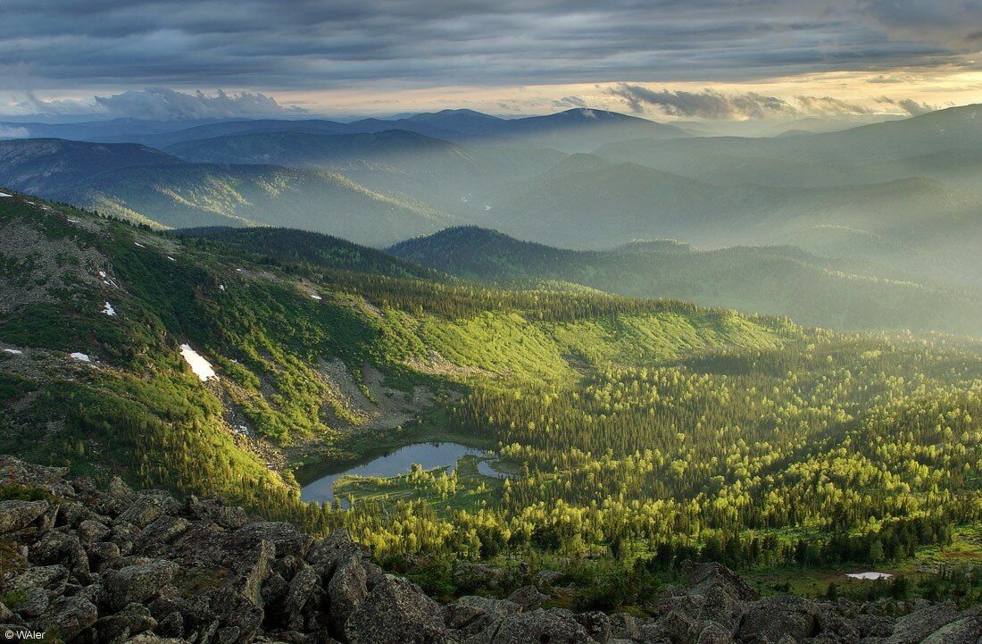 Почему природа уникальна. Заповедники Кузбасса Кузнецкий Алатау. Гора Поднебесные зубья Междуреченск. Горная Шория Кузнецкий Алатау. Пестрые горы Кузнецкий Алатау Кемеровской области.