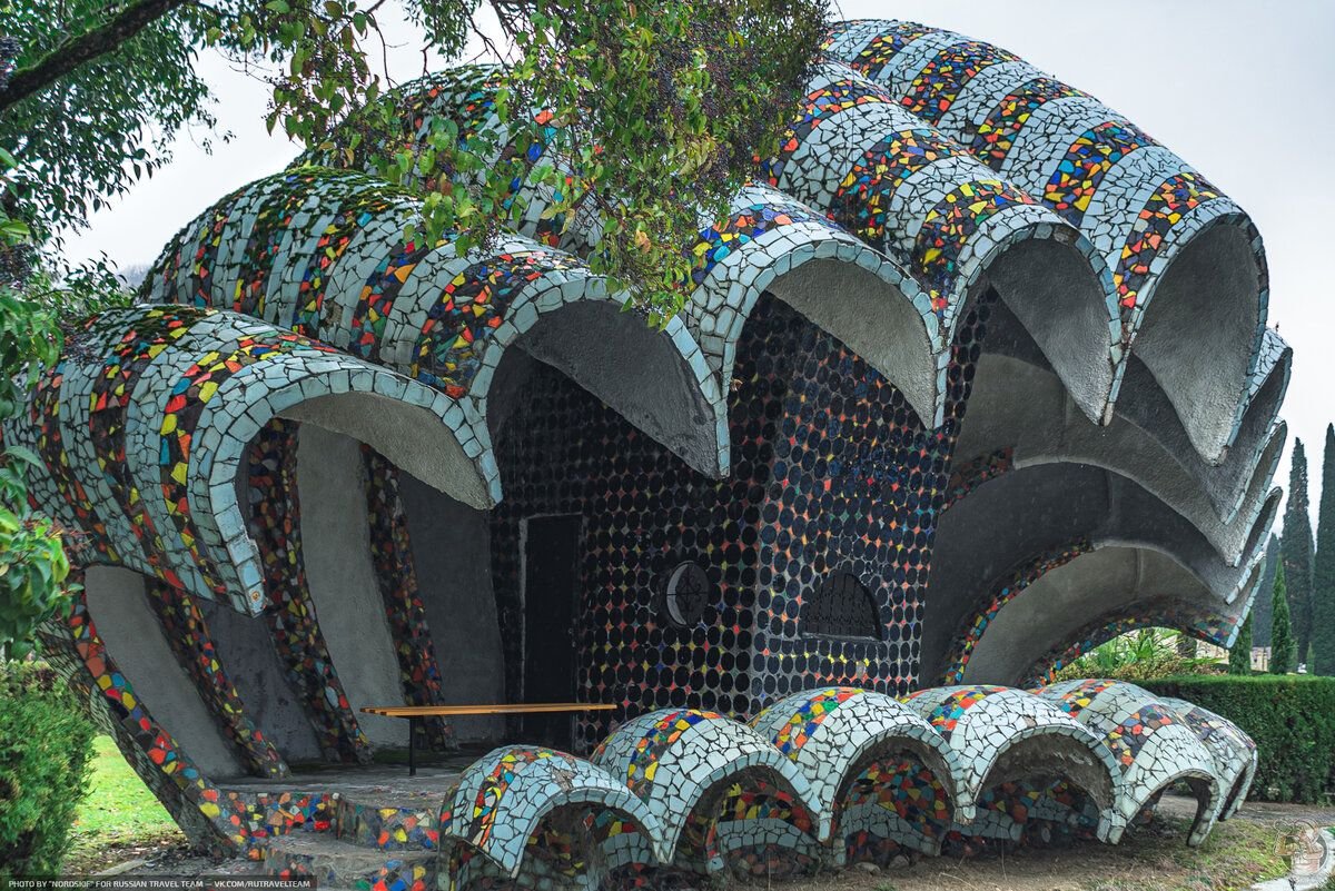 Остановка в абхазии по проекту церетели