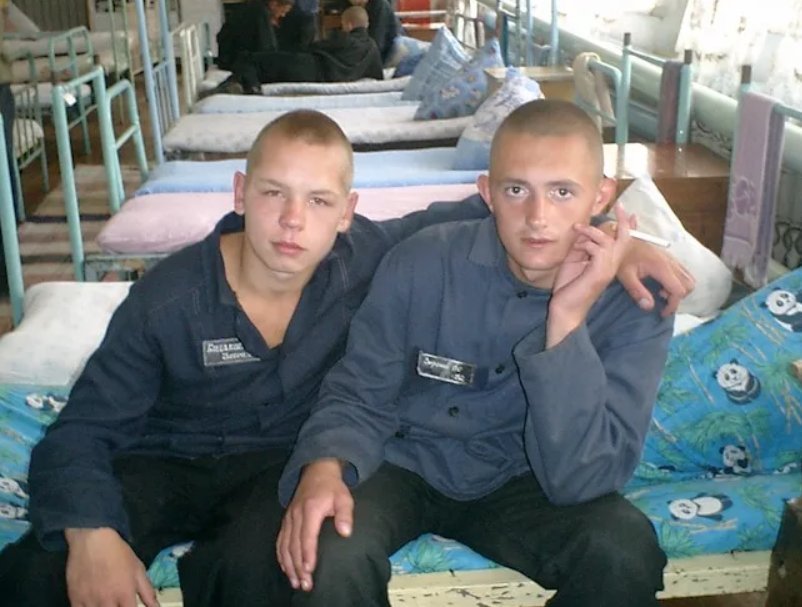 4 попали в тюрьму. Кировград колония для несовершеннолетних. Пацаны в колонии. Подросток зэк.