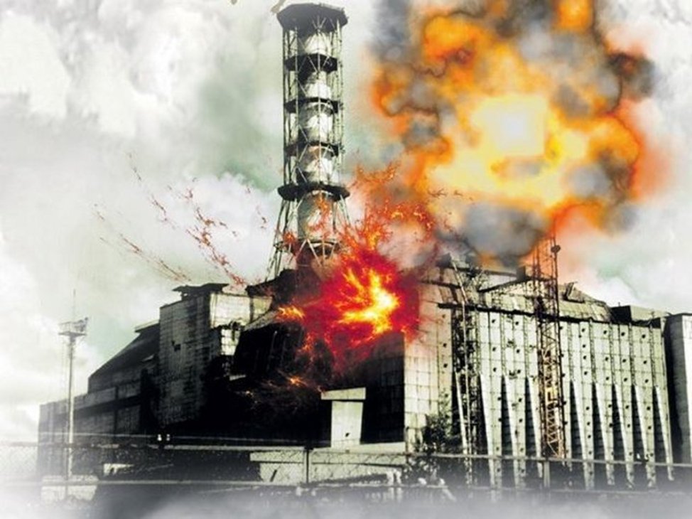 Ядерный взрыв аэс. Взрыв на Чернобыльской АЭС 1986. Чернобыль взрыв атомной станции 1986. Взырвчернобыльская АЭС. Чернобыль 26.04.1986.