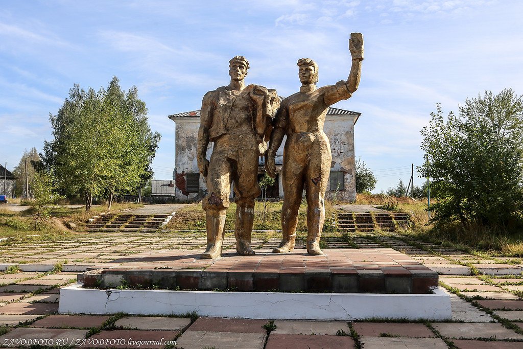 Адреса гремячинска. Памятник первостроителям Гремячинск. Памятник Шахтеру Гремячинск. Пермский край г Гремячинск. Памятники города Гремячинска.