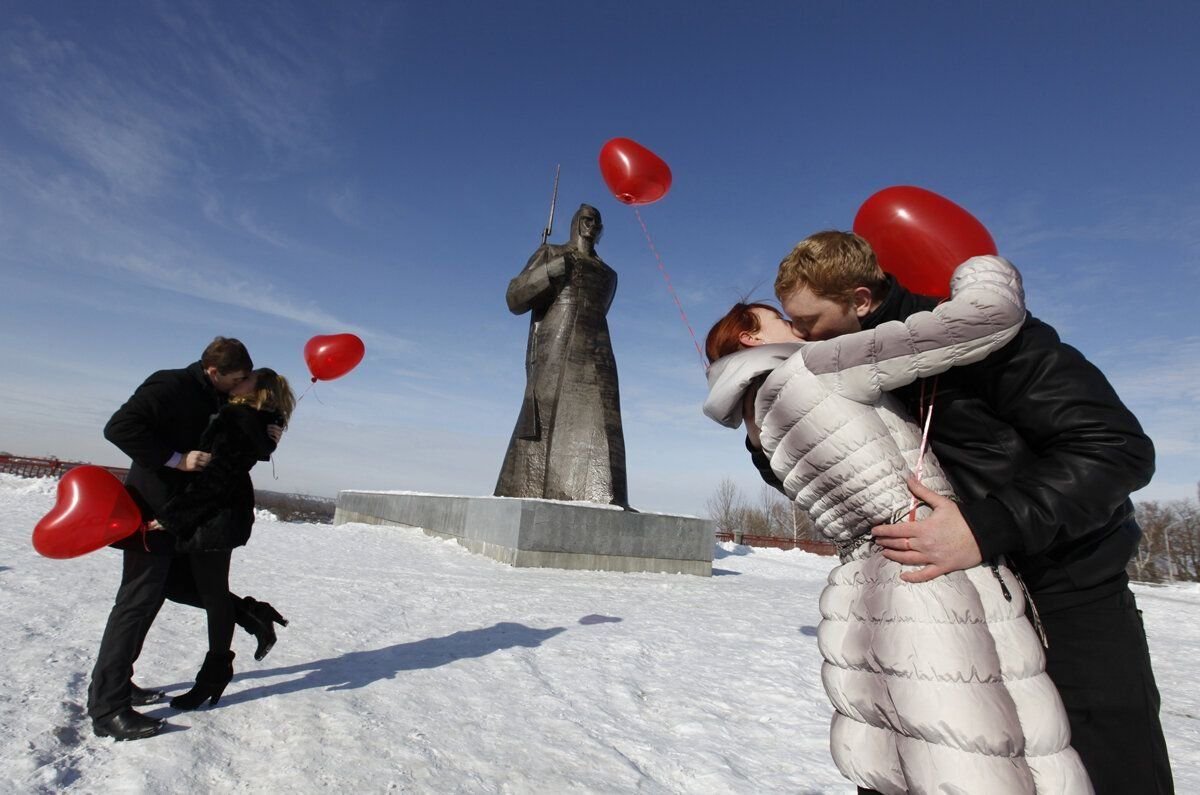 14 февраля праздник. С днем влюбленных. День Святого Валентина в России. Празднование дня влюбленных. День св Валентина в России.