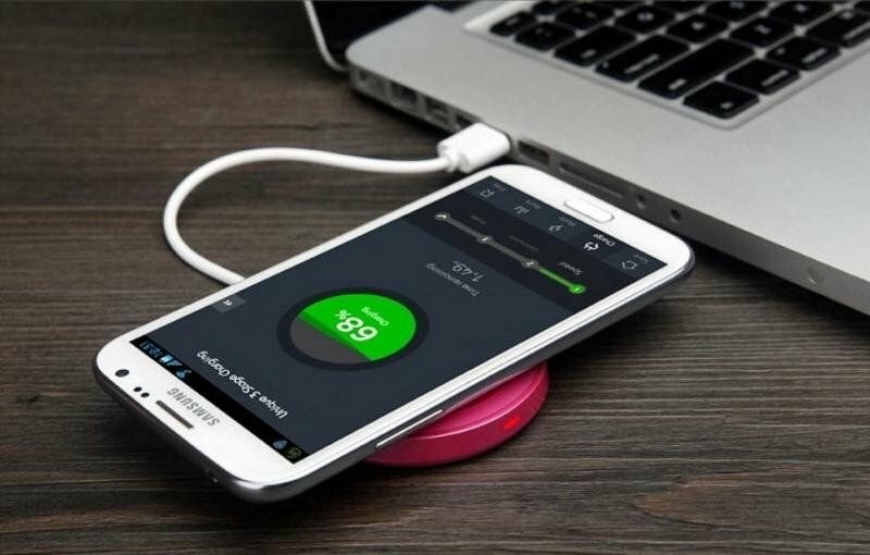 Можно ли оставлять телефон на зарядке на всю ночь хонор 9 лайт. Зарядка для телефона. Современные зарядки для смартфонов. Iphone 13 wireless charging. Можно оставлять телефон на зарядке на всю ночь.