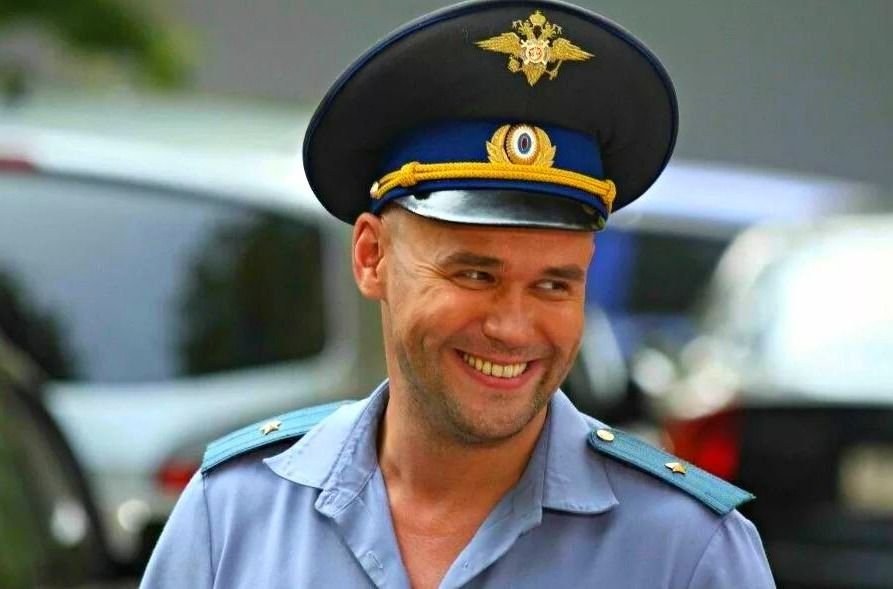 сергей глухарев глухарь. максим викторович аверин глухарь. глухарь сериал глухарев и антошин. актёры в глухаре фамилии. актер сыгравший глухаря.