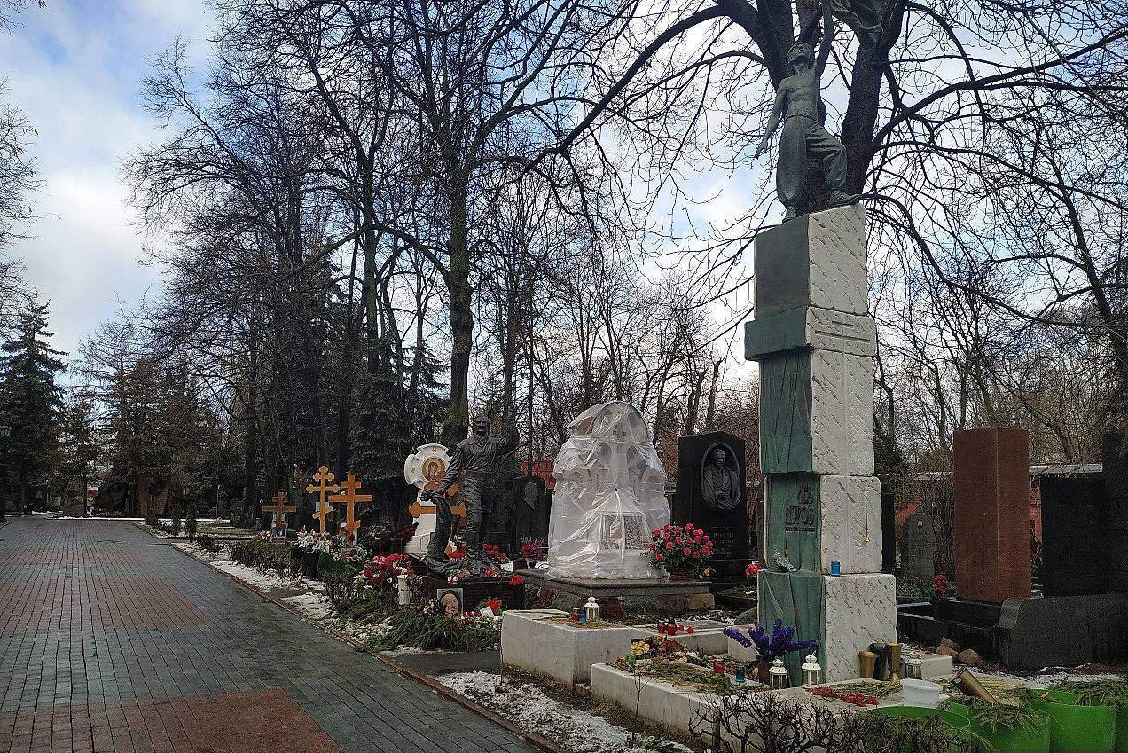 Памятник быстрицкой на новодевичьем кладбище фото сегодня