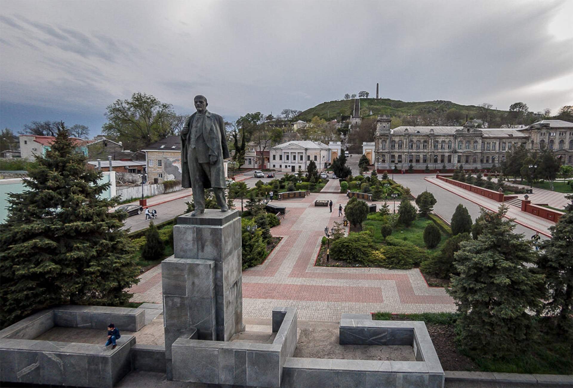 Центр керчи. Керчь площадь Ленина. Керчь центр города. Керчь площадь Ленина памятник. Памятник Ленину Керчь.