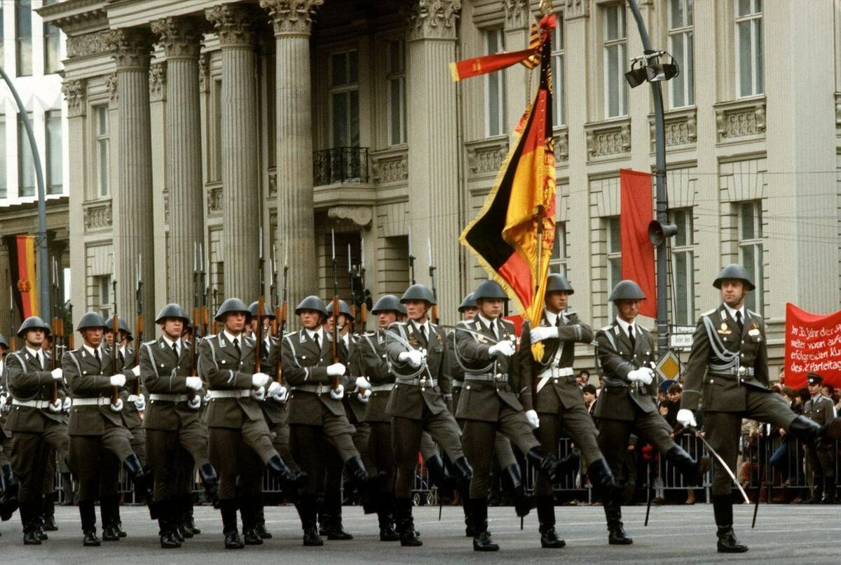 Нна. Нна ГДР 1956. Национальная народная армия ГДР. Nationale Volksarmee der DDR — Национальная народная армия ГДР. Армия нна ГДР.