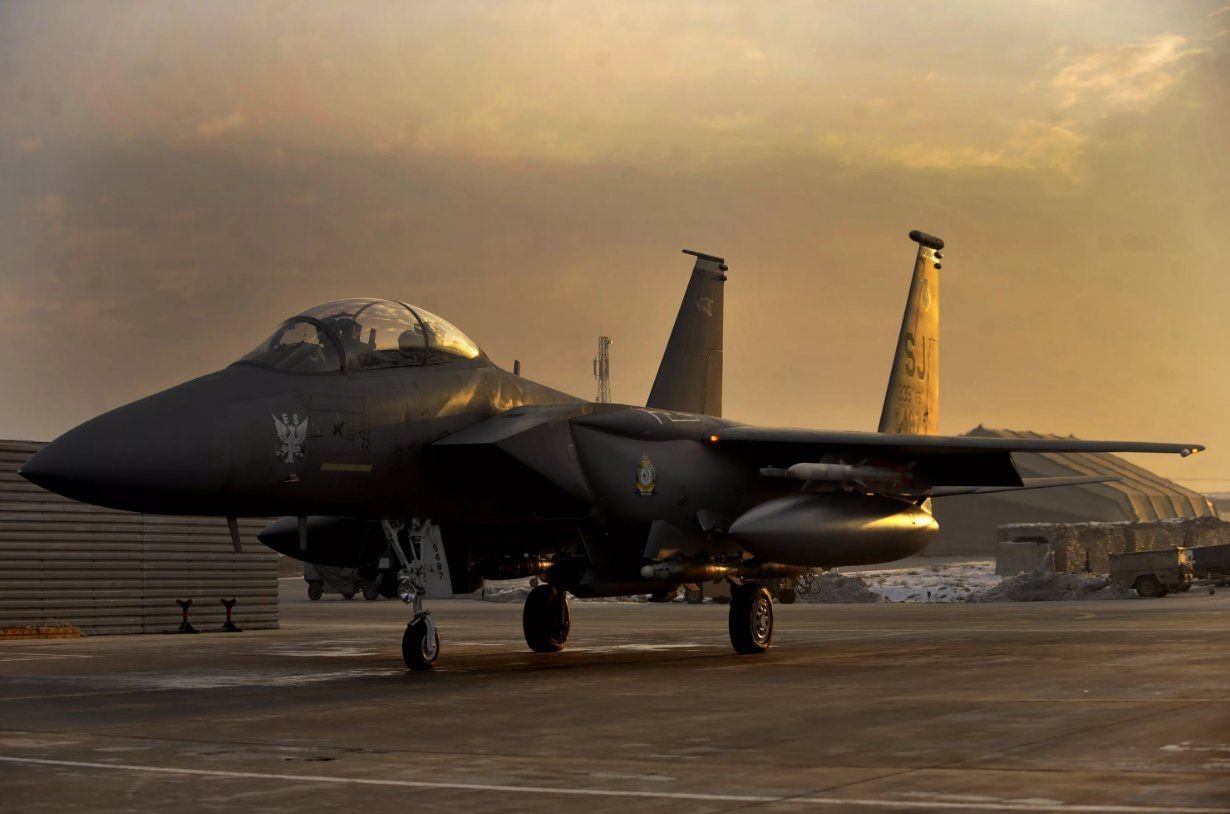 Самолеты на вооружении сша. F-15 eagle. Mcdonnell douglas f-15 eagle. F-15ex silent eagle. F-15e strike eagle.