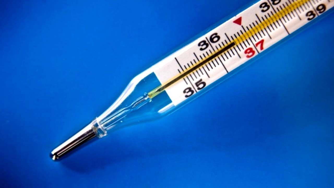 Почему в медицинском градуснике ртуть не опускается при охлаждении ...