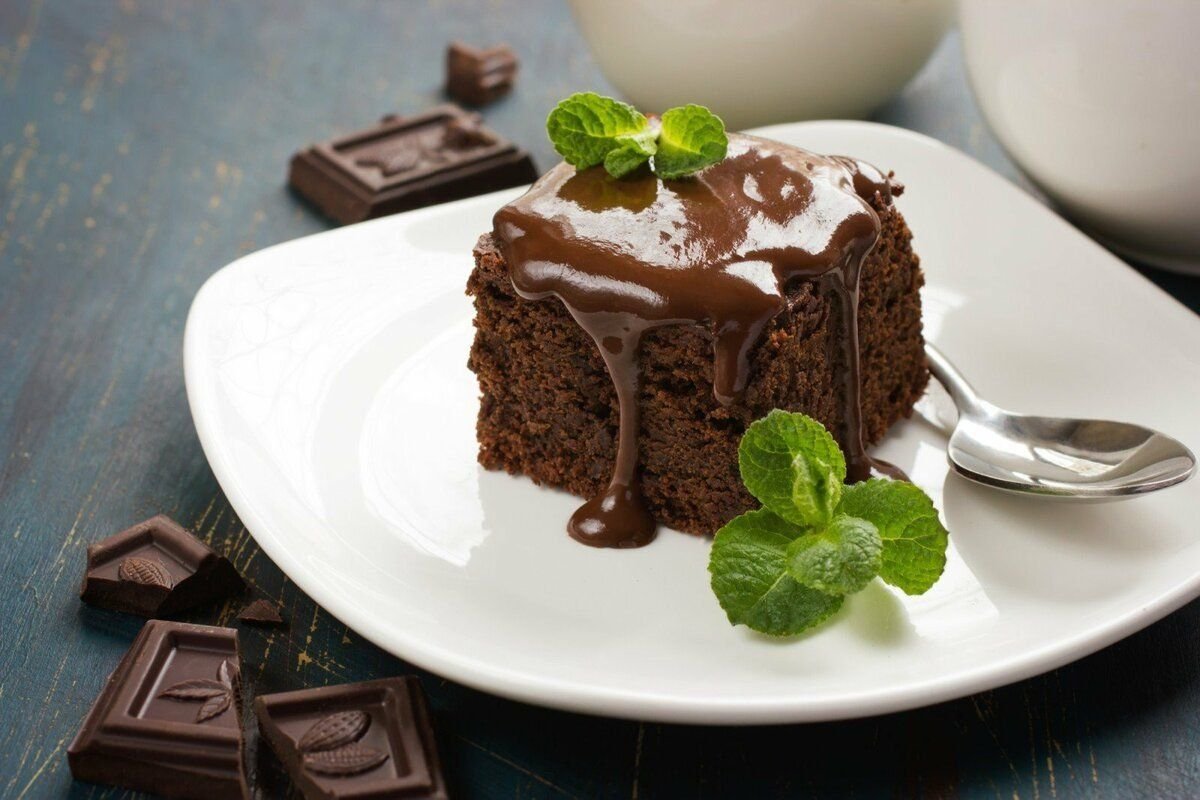 Кухне шоколадный пирог. Десерт Брауни шоколадный. Шоколадное пирожное Брауни. Американский десерт Брауни. Шоколадный Брауни Chocolate Brownies.