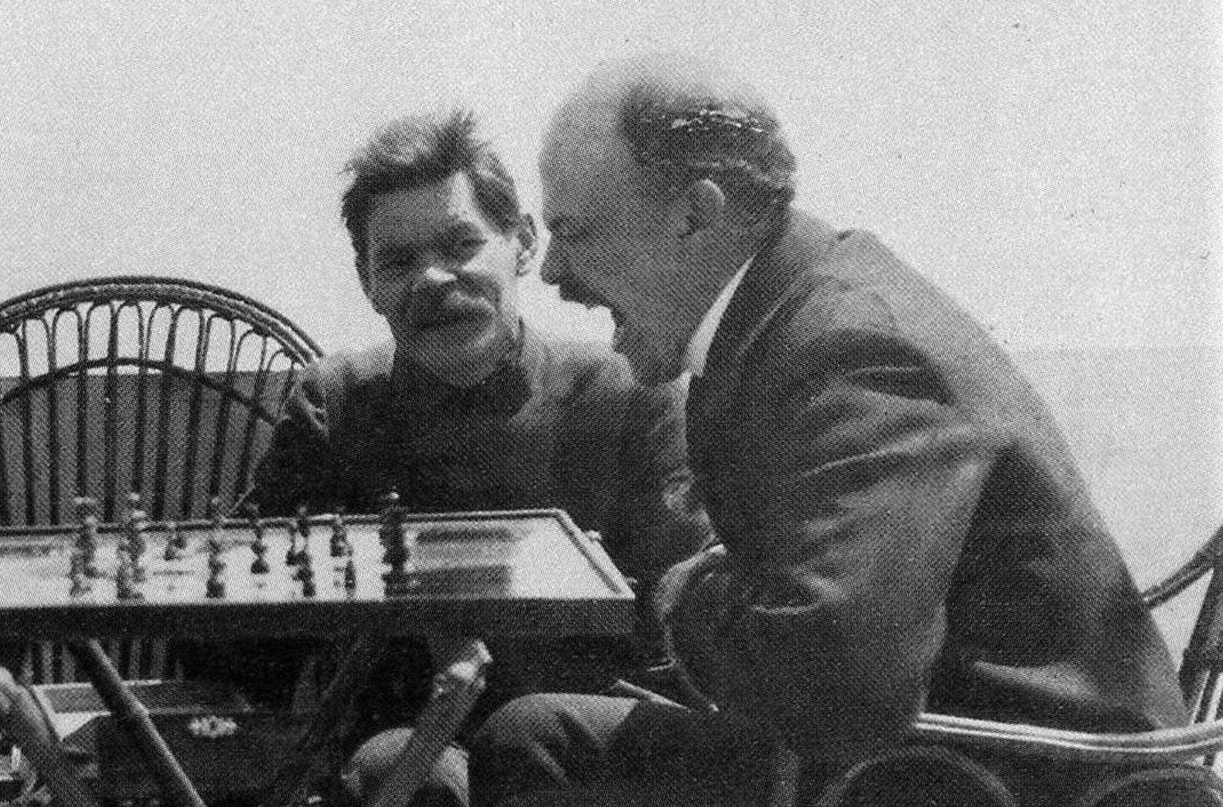 Максим Горький и Ленин шахматы