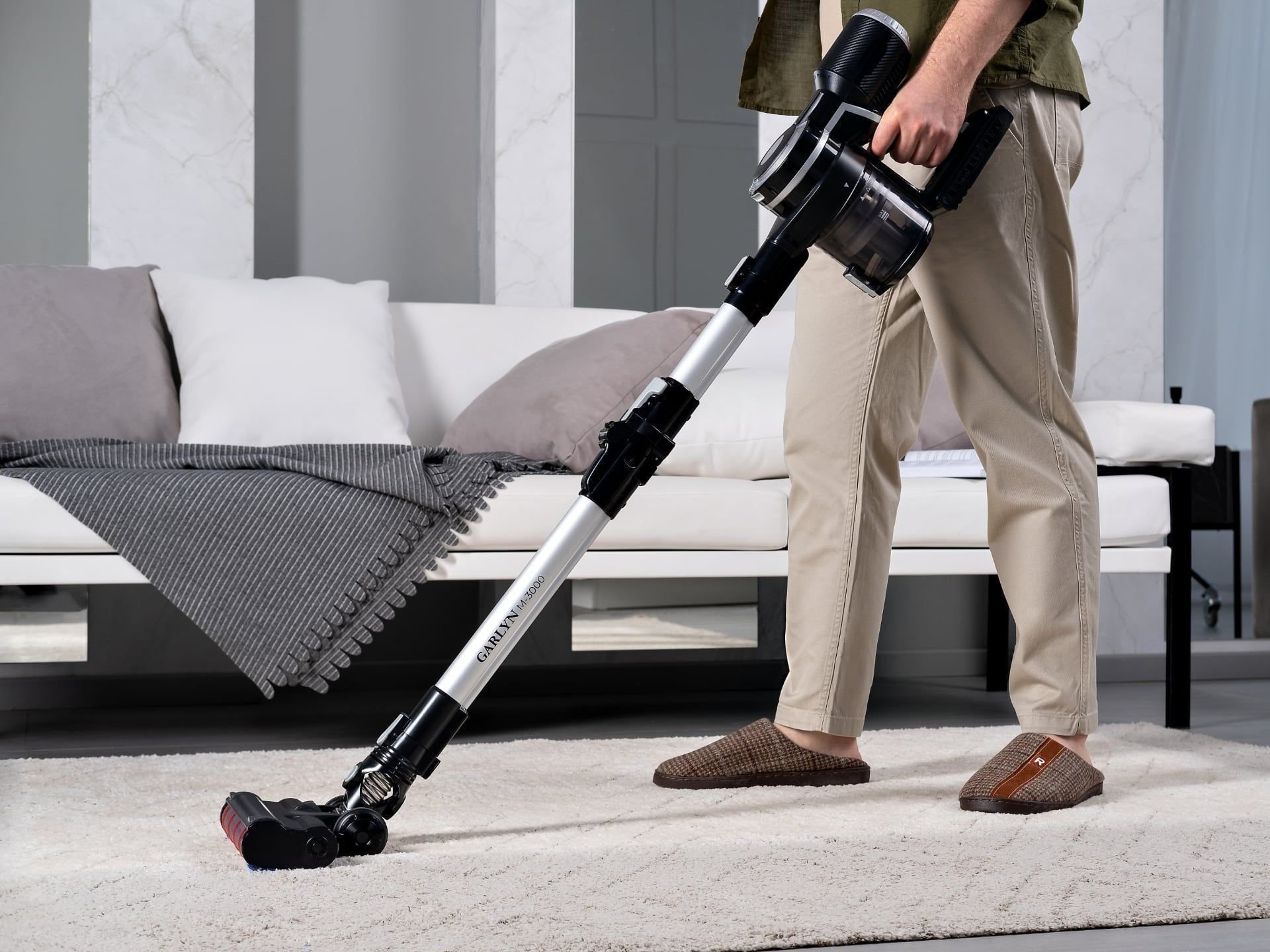 Пылесос домой. Хороший пылесос для квартиры. Как выбрать пылесос для дома советы экспертов. Как выбрать пылесос для дома советы экспертов. Уборка пылесосом.