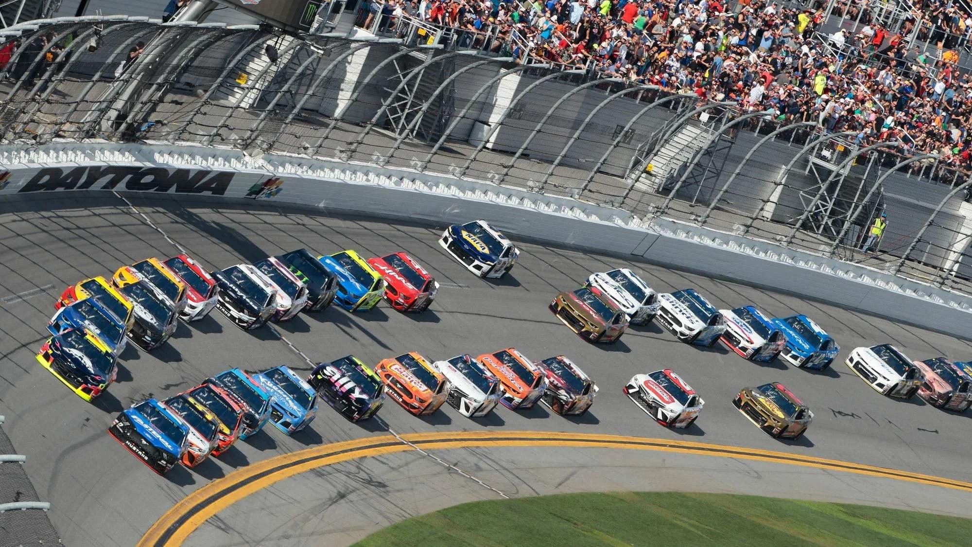 Победитель гонки по изображению. Наскар Дайтона. Наскар Дайтона 500. NASCAR Daytona 500. Daytona 500 2020.