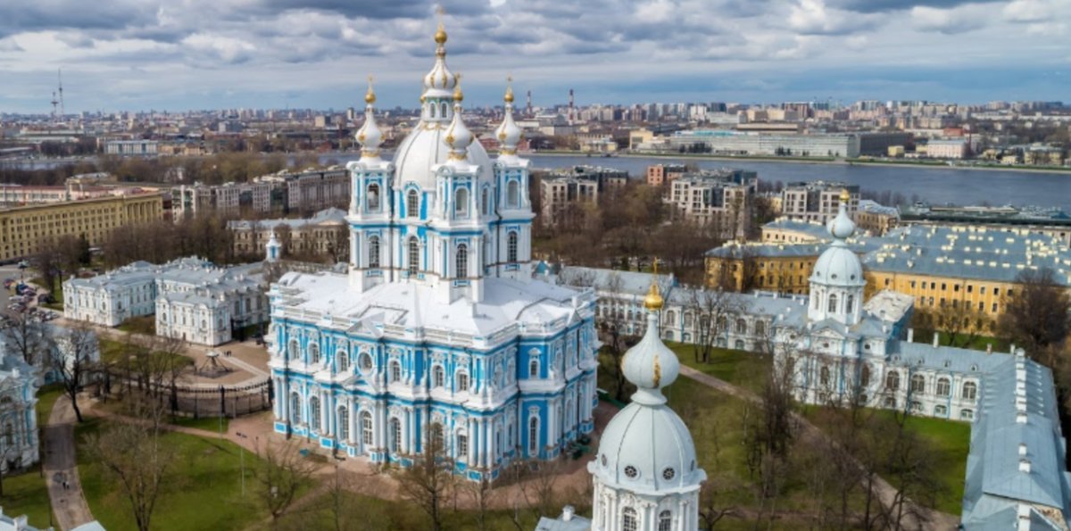 Воскресенский Смольный собор в Санкт Петербурге