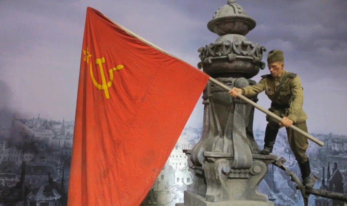 красное знамя над рейхстагом фото