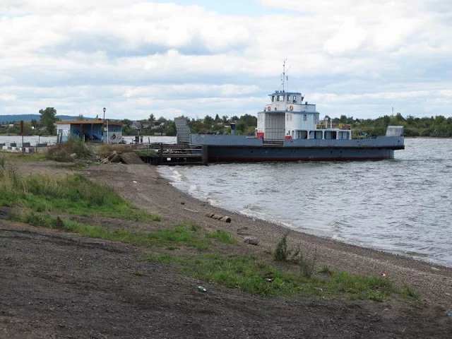 Паром ровное. Паром Оса Монастырка. Оса Пермский край переправа паромная. Переправа Оса Монастырка. Паром Оса Монастырка 2020.