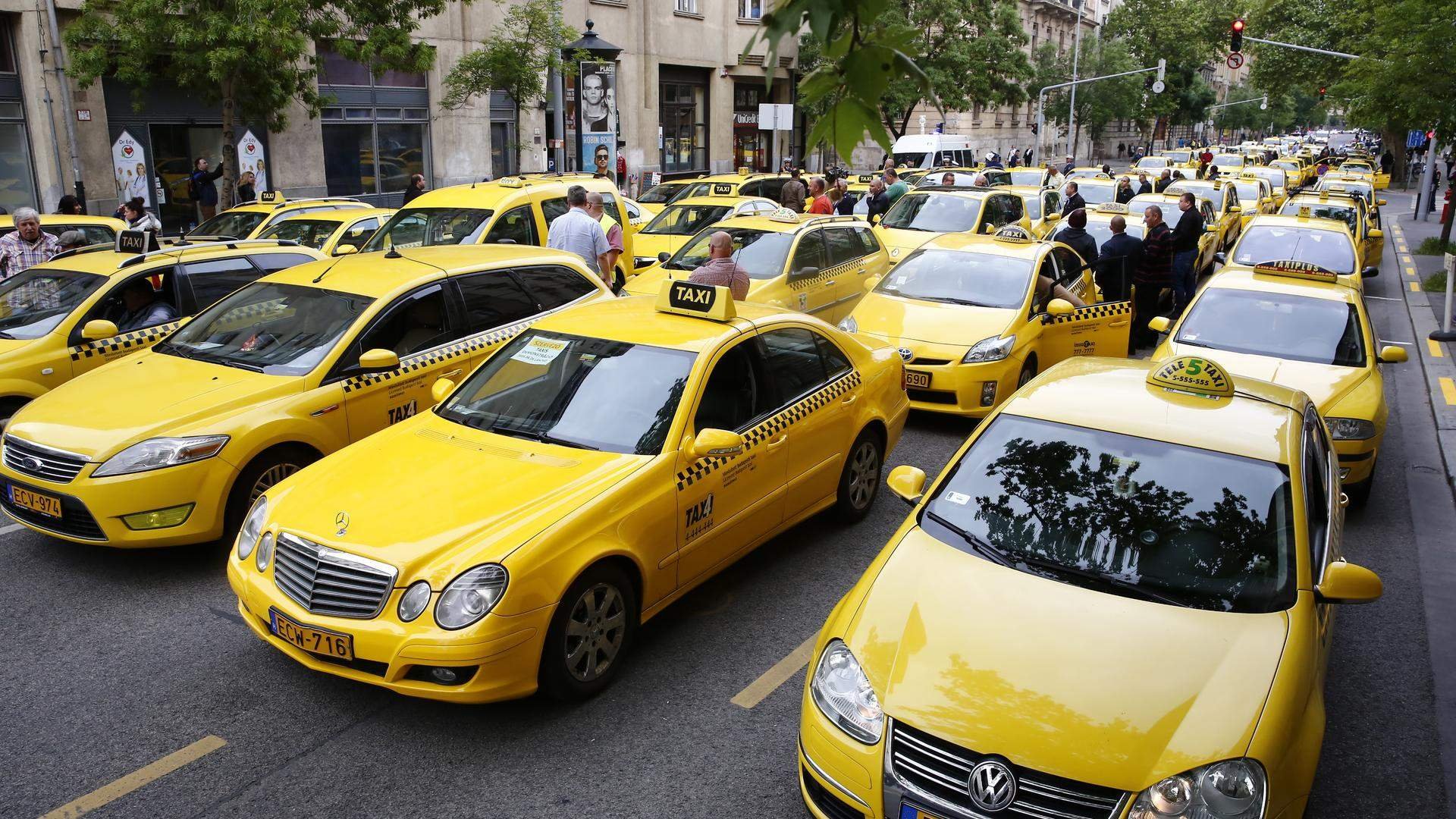 Популярные машины для такси