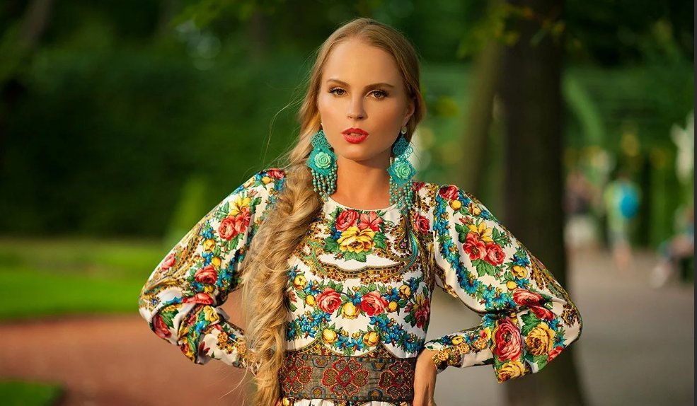 Современный стилизованный русский костюм