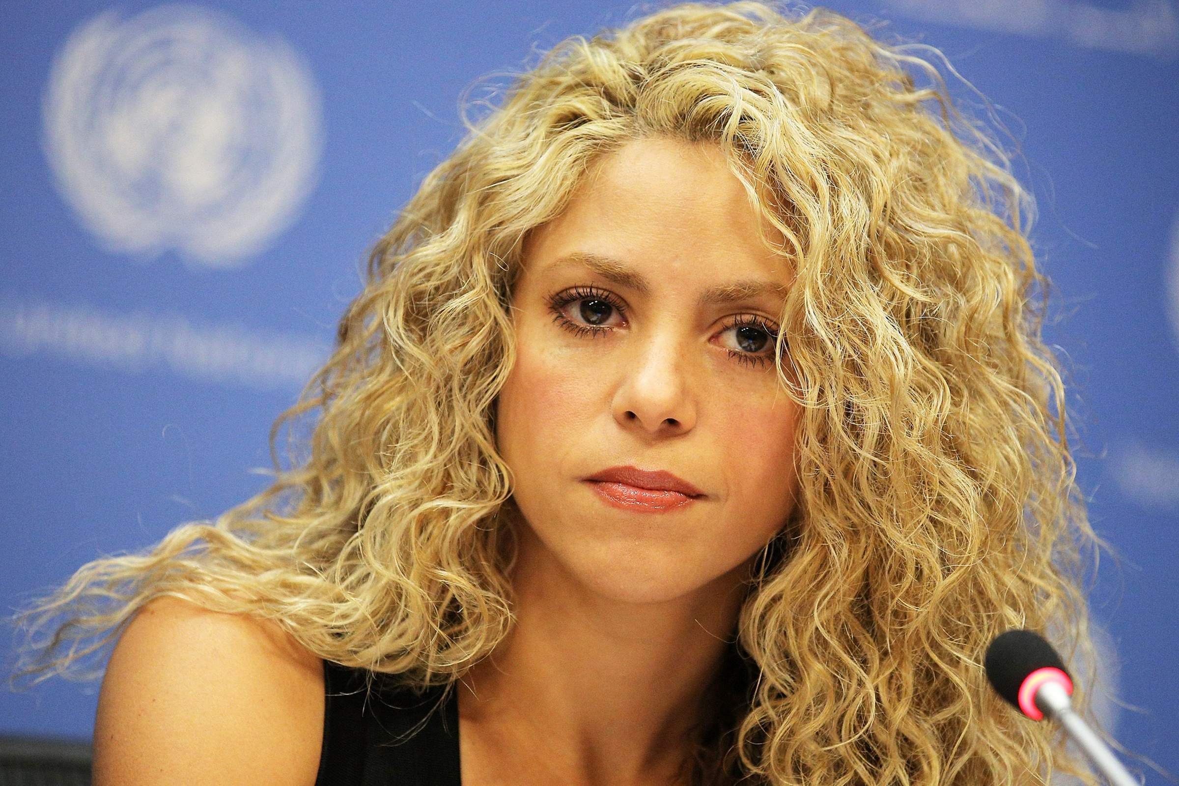 Полное имя шакиры. Shakira.. Шакира певица. Shakira 1995. Shakira 2022.