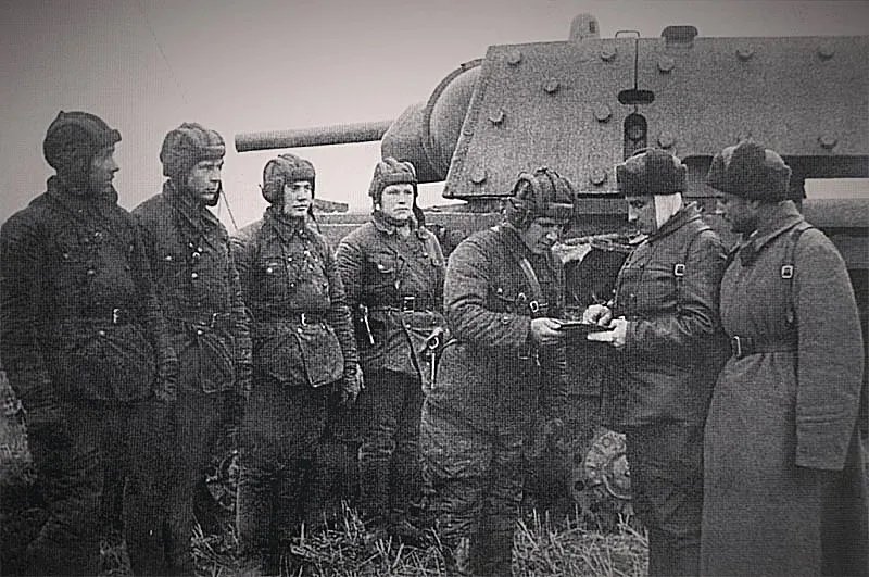 хохряков танкист дважды герой советского союза. экипаж танка кв 1 зиновия колобанова. музей-диорама "курская битва" пэнэжко танкист. танк кв-1 зиновия колобанова. зиновий григорьевич колобанов вов.