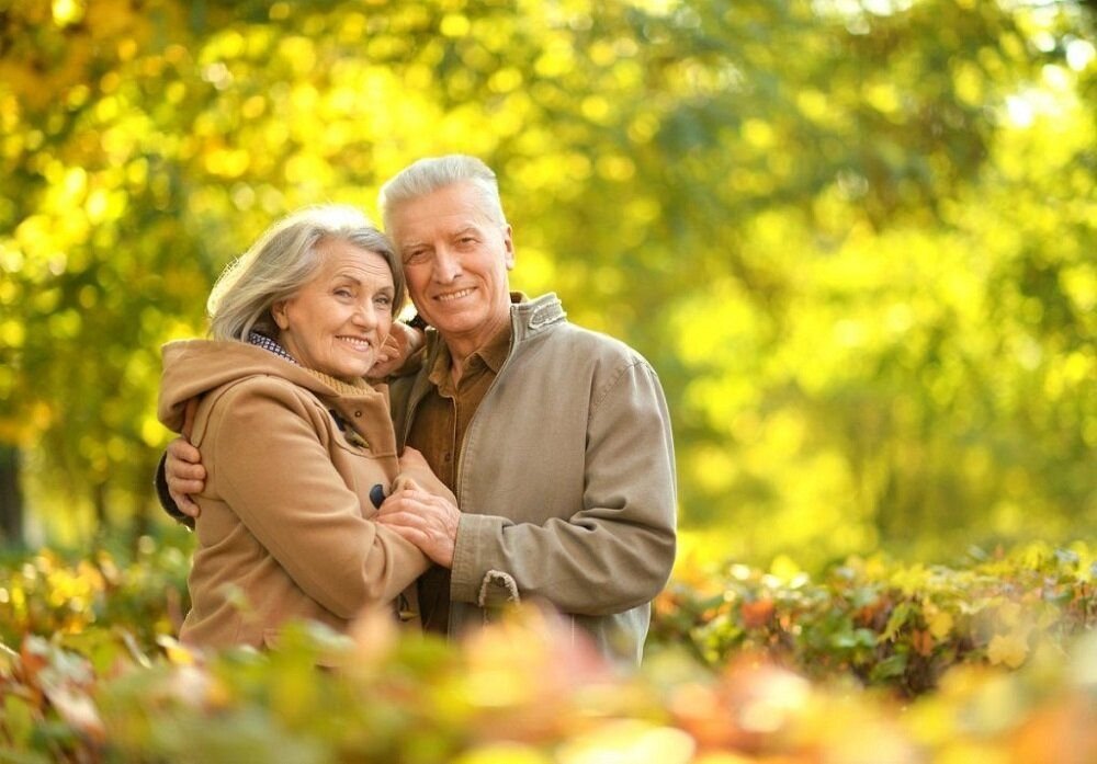 пожилой возраст. красивые старики. ухоженные пожилые люди. зрелый возраст и старость. здоровая женщина в возрасте.