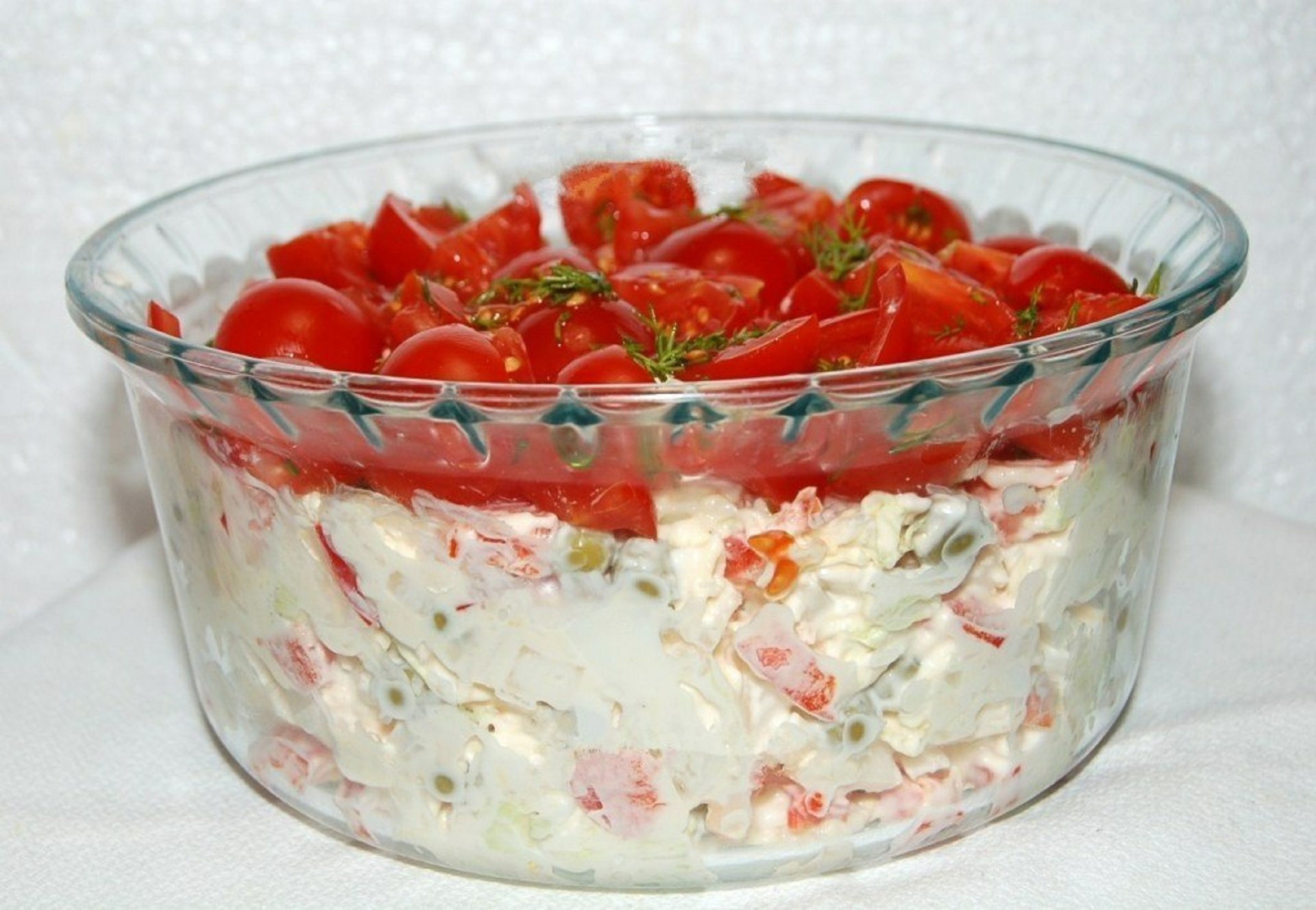 Салат красная шапочка с помидорами черри