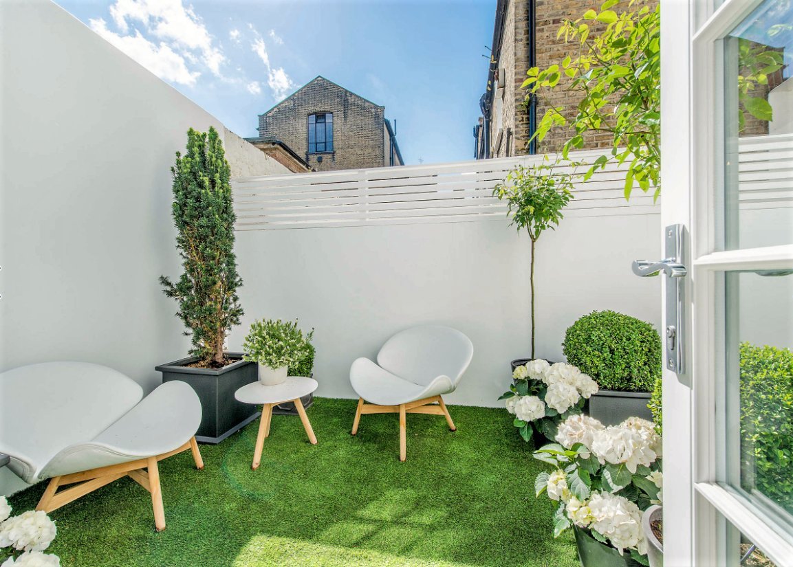 королевский дворец (белград). многоэтажный дом. королевский дворец (белград). белый двор 1. одноэтажный сельский дом во франции.