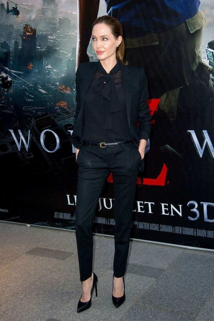 Анджелина Джоли в брюках