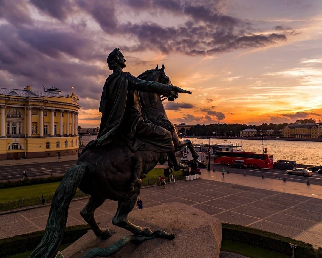 Фото памятника петру i