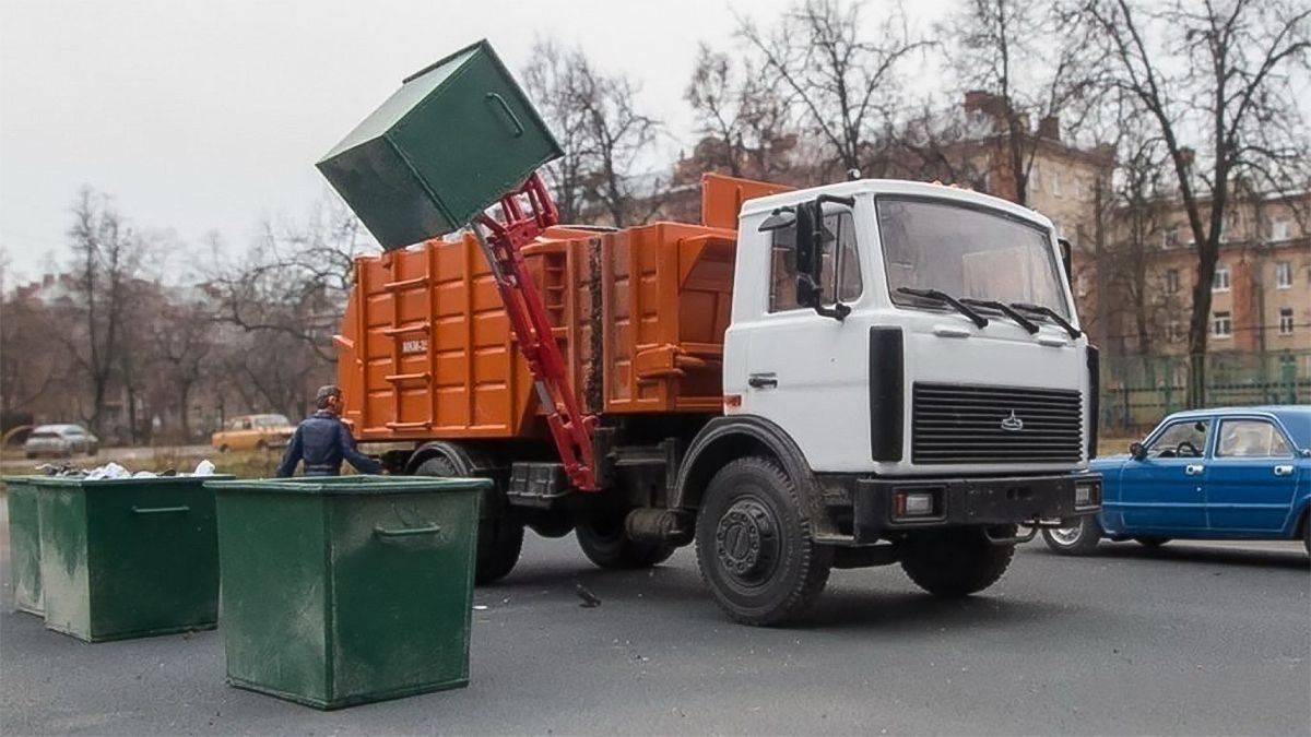 Вывоз тбо. МАЗ 533702 мкм 35. Мкм-35 КАМАЗ. МАЗ 5337 С контейнером. КАМАЗ мусоровоз биоотходов.