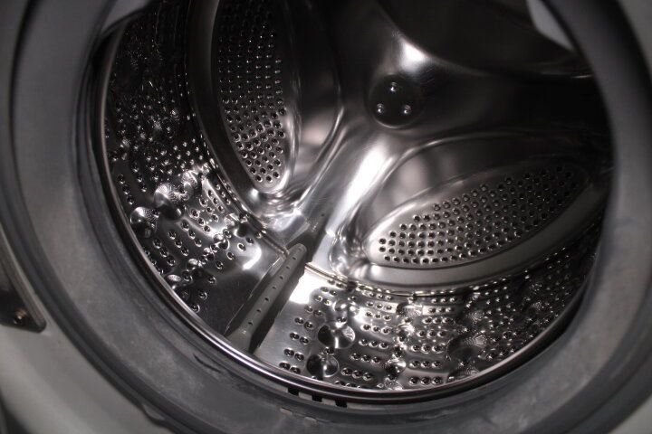 Неприятный запах из машинки. Кислый запах из стиральной машины\. Запах из стиральной машинки источник. От машинки стиральной пахнет паленым. Для стирки чтоб пахло вкусно.