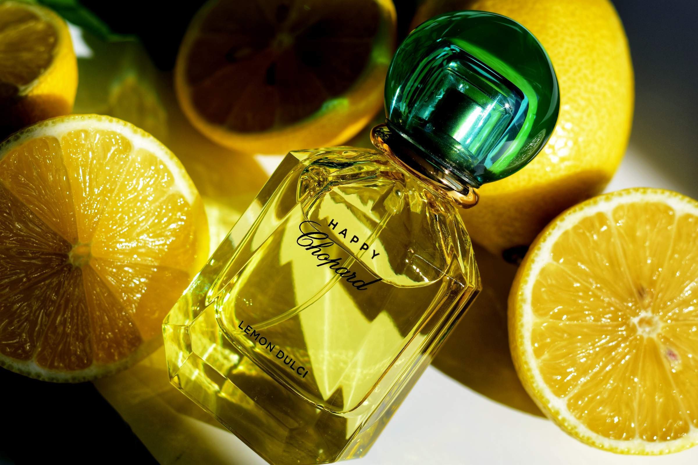 Туалетная вода лимон. Духи Lemon Dulci. Lemon Dulci (Chopard). Chopard Happy Lemon Dulci. Лимонные ароматы на лето.