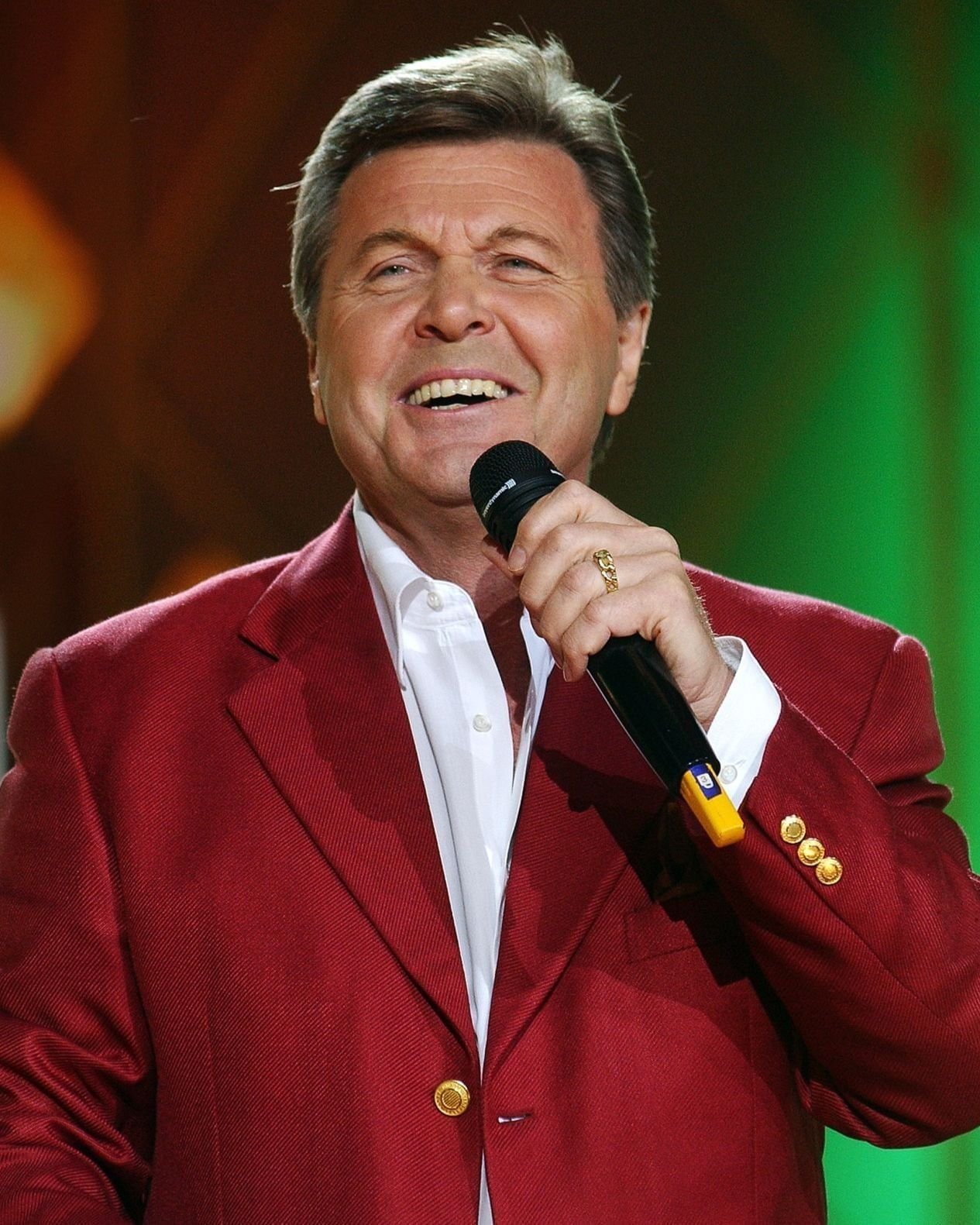 Валерий меладзе 2012. Юрий антонов в молодости. Олег газманов певец. Томас андерс 2018. Популярные старые певцы.