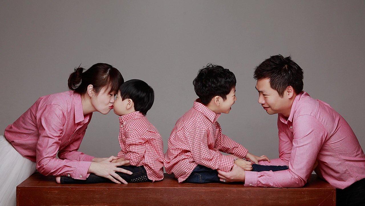 Корея сын отца. Воспитание детей в Южной Корее. Воспитание детей в Японии. Корейские дети. Корейская семья.