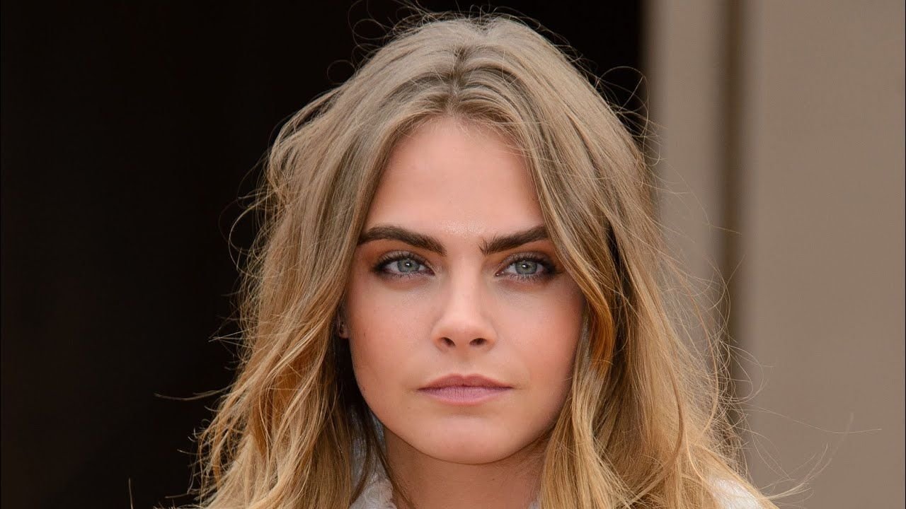 Фотки кары. Cara Delevingne Квин. Кара Делевинь анфас. Кара Делевинь 18 лет. Кара Делевинь в 20 лет.