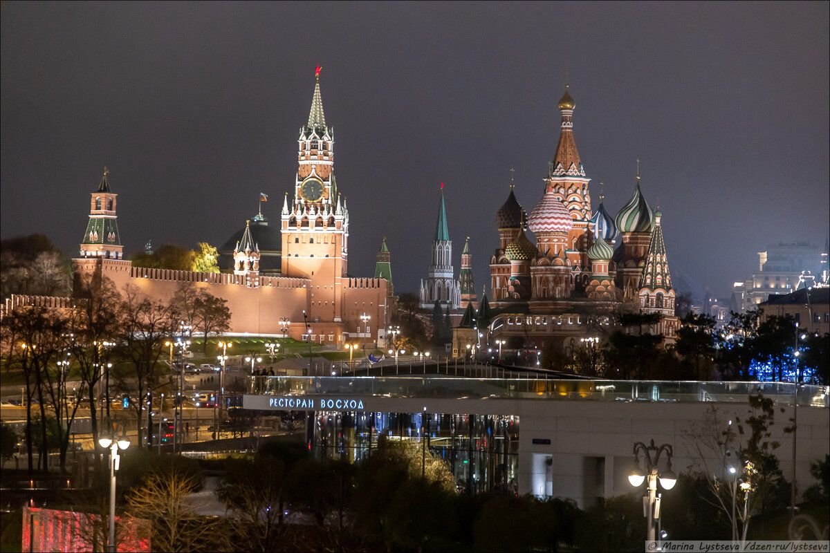 Выставка в зарядье в москве 2024. Кремль Зарядье. Красная площадь парк Зарядье. Панорама Москвы Зарядье. Парк Зарядье в Москве ночью.