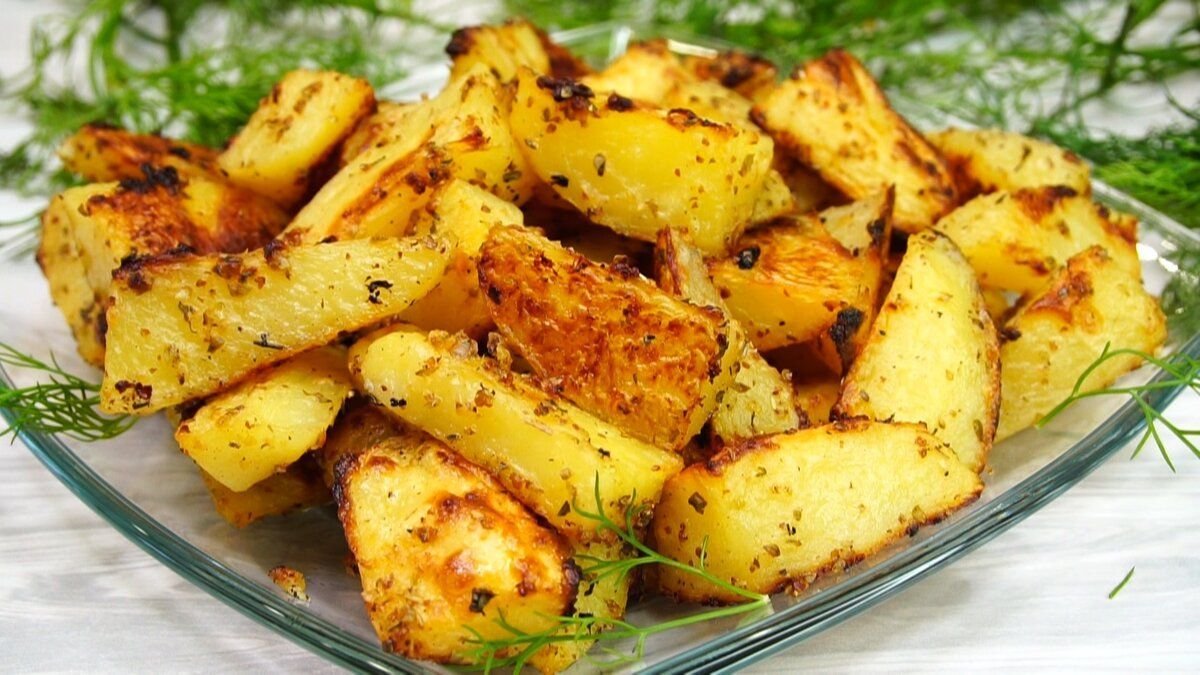 Картофель запеченный дольками. Картошка запеченная с горчицей. Картошка запеченная с горчицей. Запеченный картофель. Картошка запеченная с горчицей.